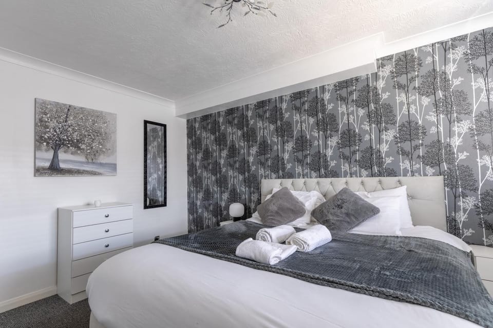 Hullidays - 'Old School Penthouse' Trinity Square Apartment in Hull