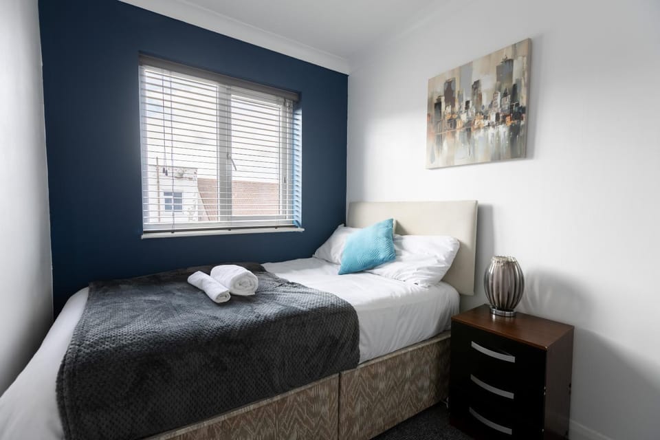 Hullidays - 'Old School Penthouse' Trinity Square Apartment in Hull