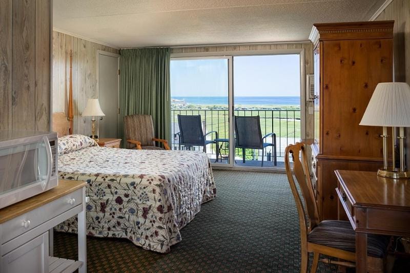 Pool view, Sea view