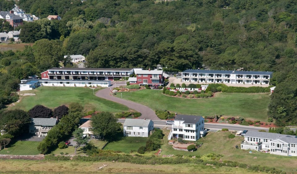 Facade/entrance, Bird's eye view