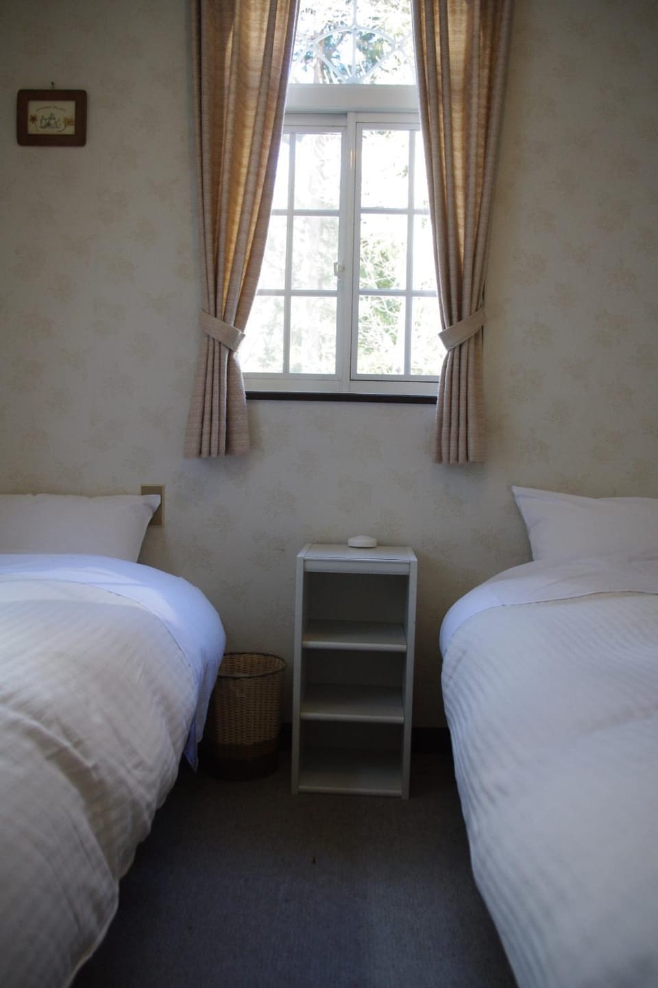 Sunny Side Hut Bed and Breakfast in Hakuba