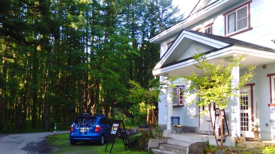 Sunny Side Hut Bed and Breakfast in Hakuba