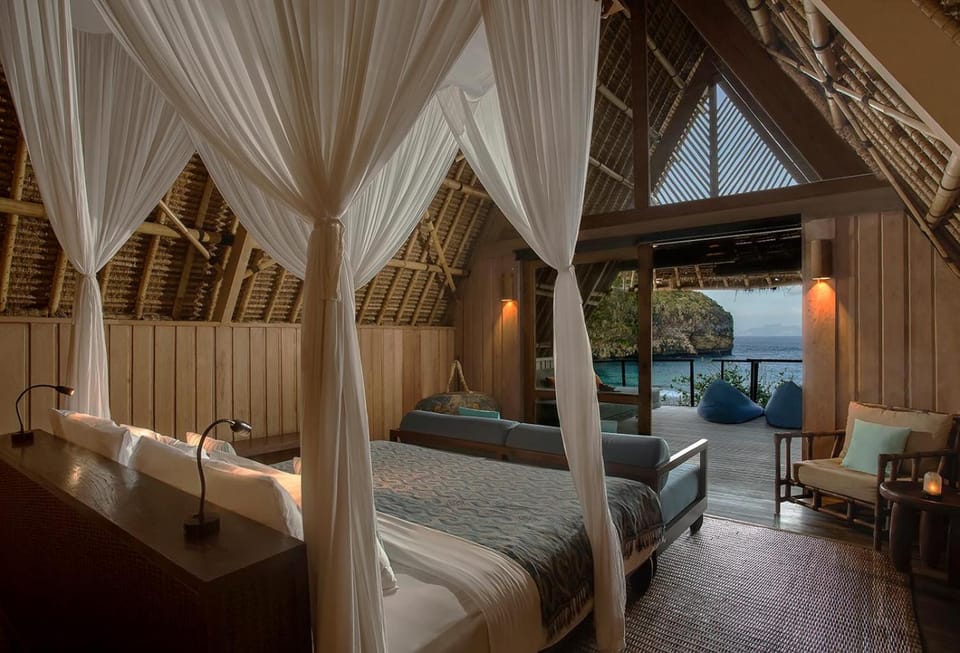 Bed, Natural landscape, Living room, Photo of the whole room, Seating area, Bedroom