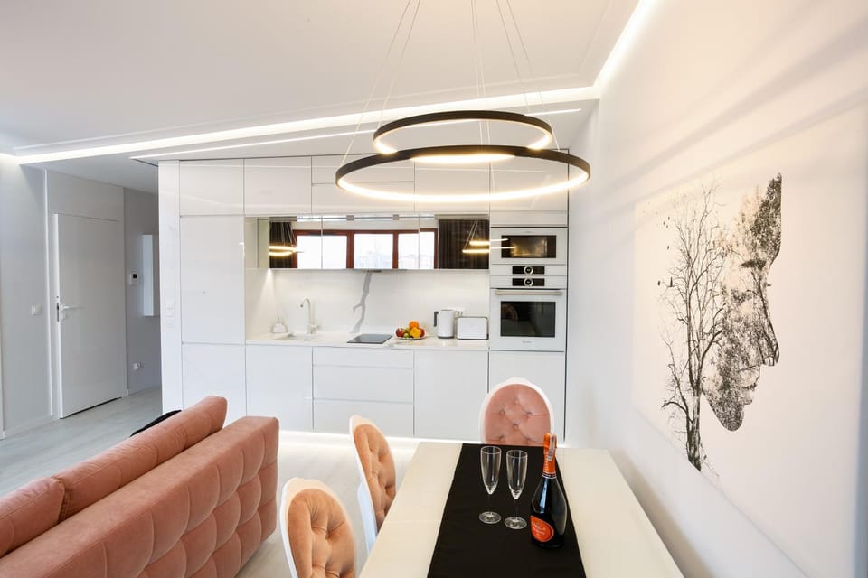 Kitchen or kitchenette, Living room, Seating area, Dining area
