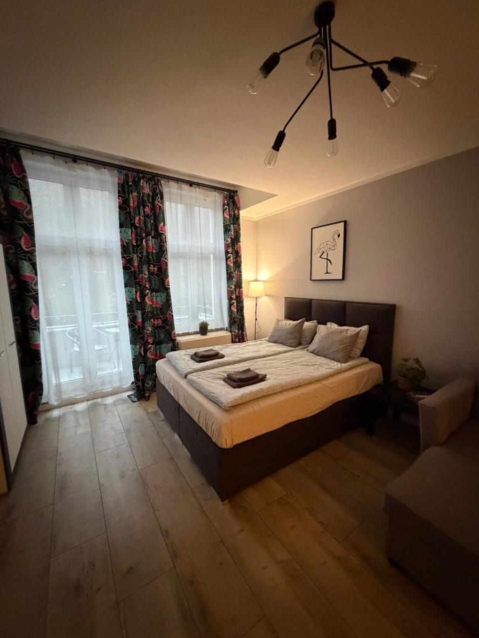 Bed, Photo of the whole room, Bedroom, towels
