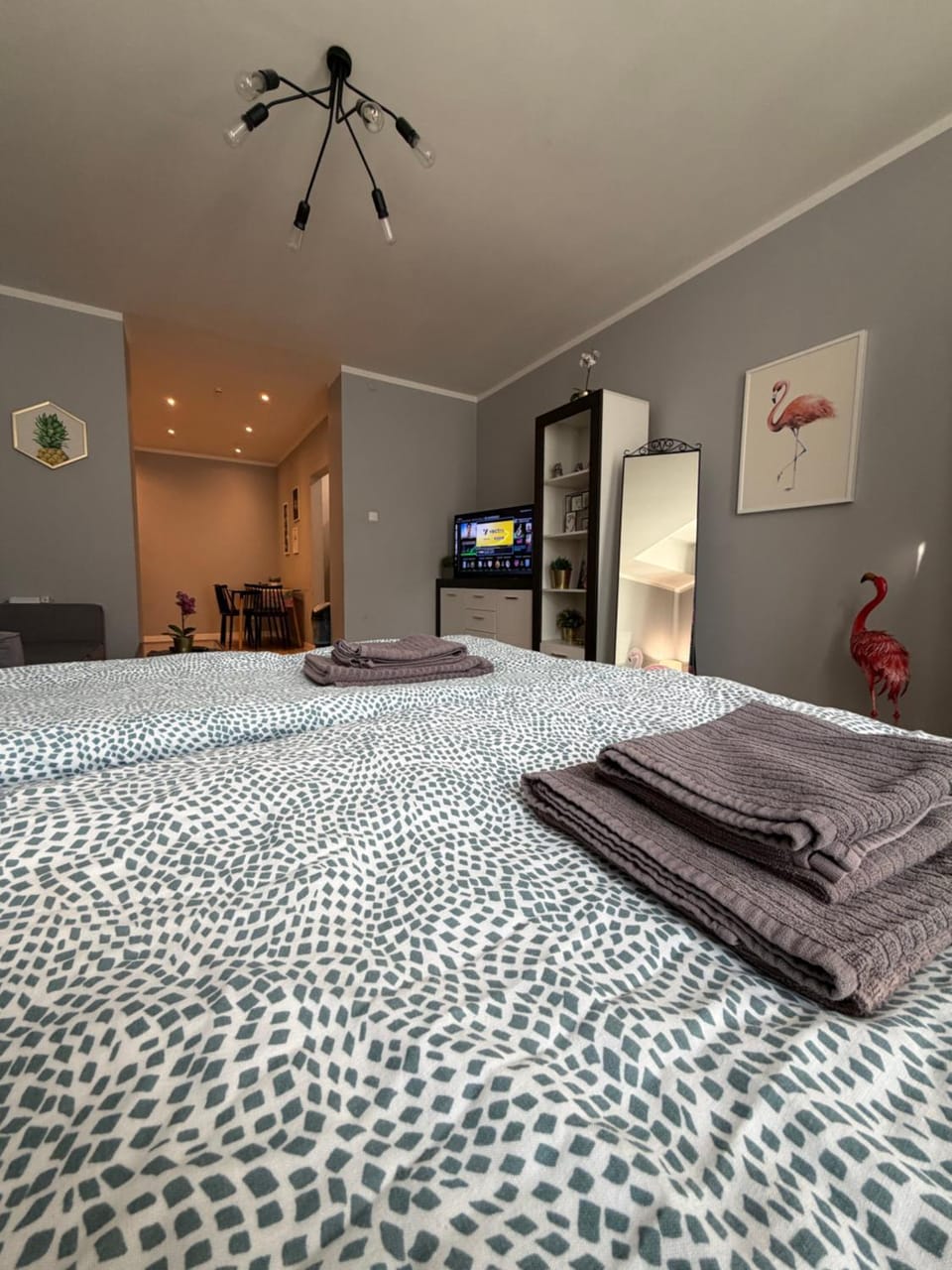 Bed, Bedroom, towels