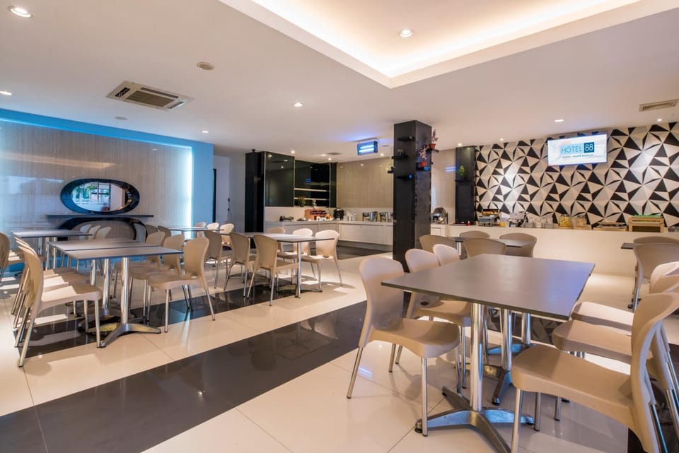 Restaurant/places to eat, Restaurant/places to eat