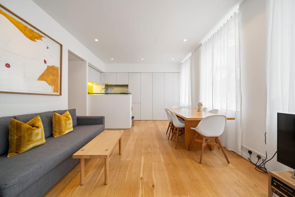 Communal lounge/ TV room, TV and multimedia, Living room, Seating area, Dining area