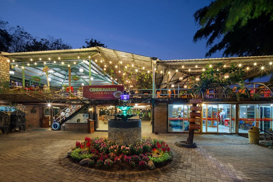Restaurant/places to eat, On-site shops