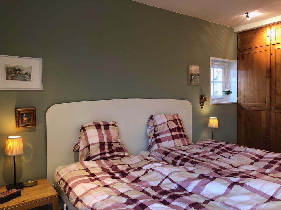 Photo of the whole room, bunk bed