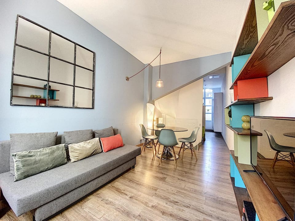 Living room, Dining area