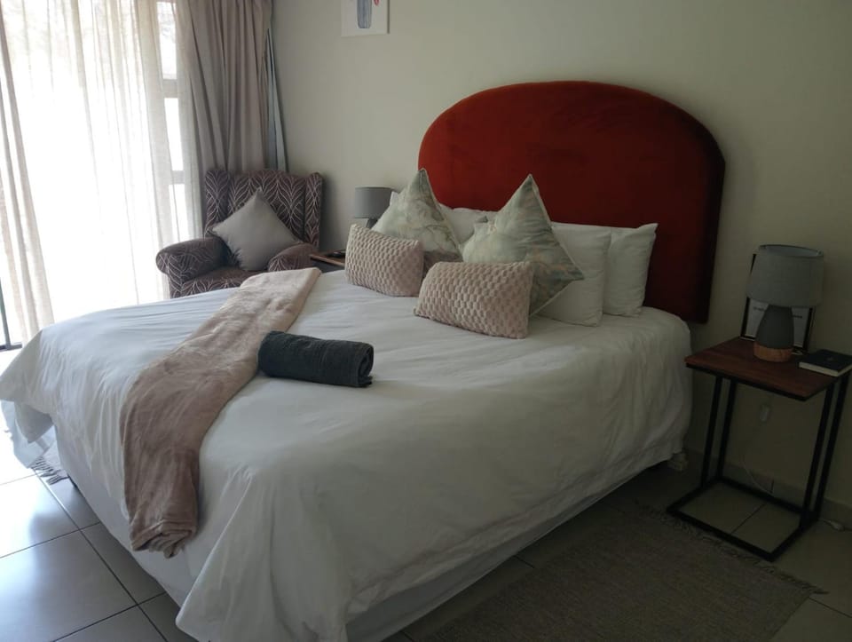 Bed, Coffee/tea facilities, microwave