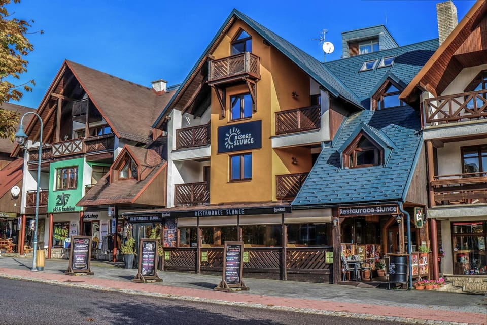Property building, Restaurant/places to eat