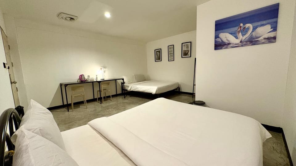 WAKE UP @Lanta Hotel : Cafe Hostel in Sala Dan