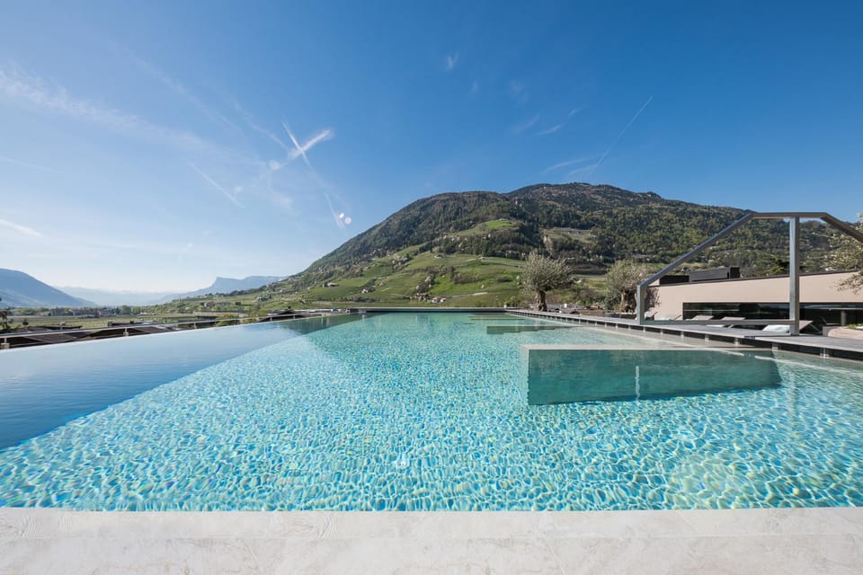 Mountain view, Pool view, Swimming pool