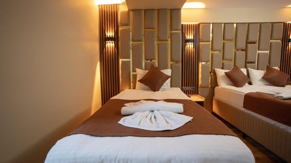 Bed, towels