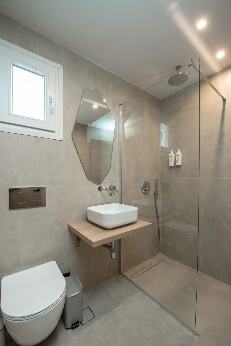 Shower, Toilet