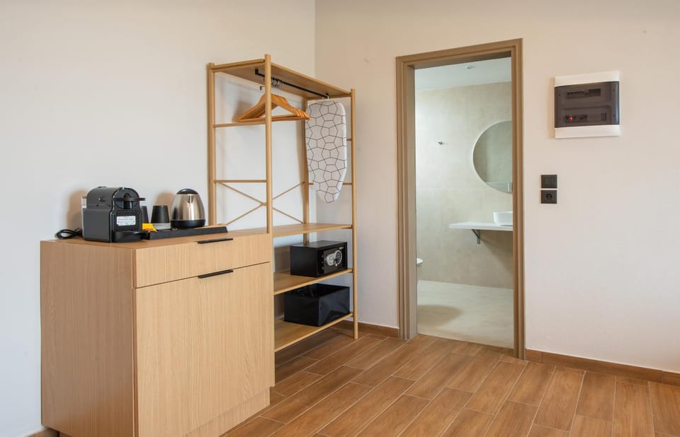 Coffee/tea facilities, minibar