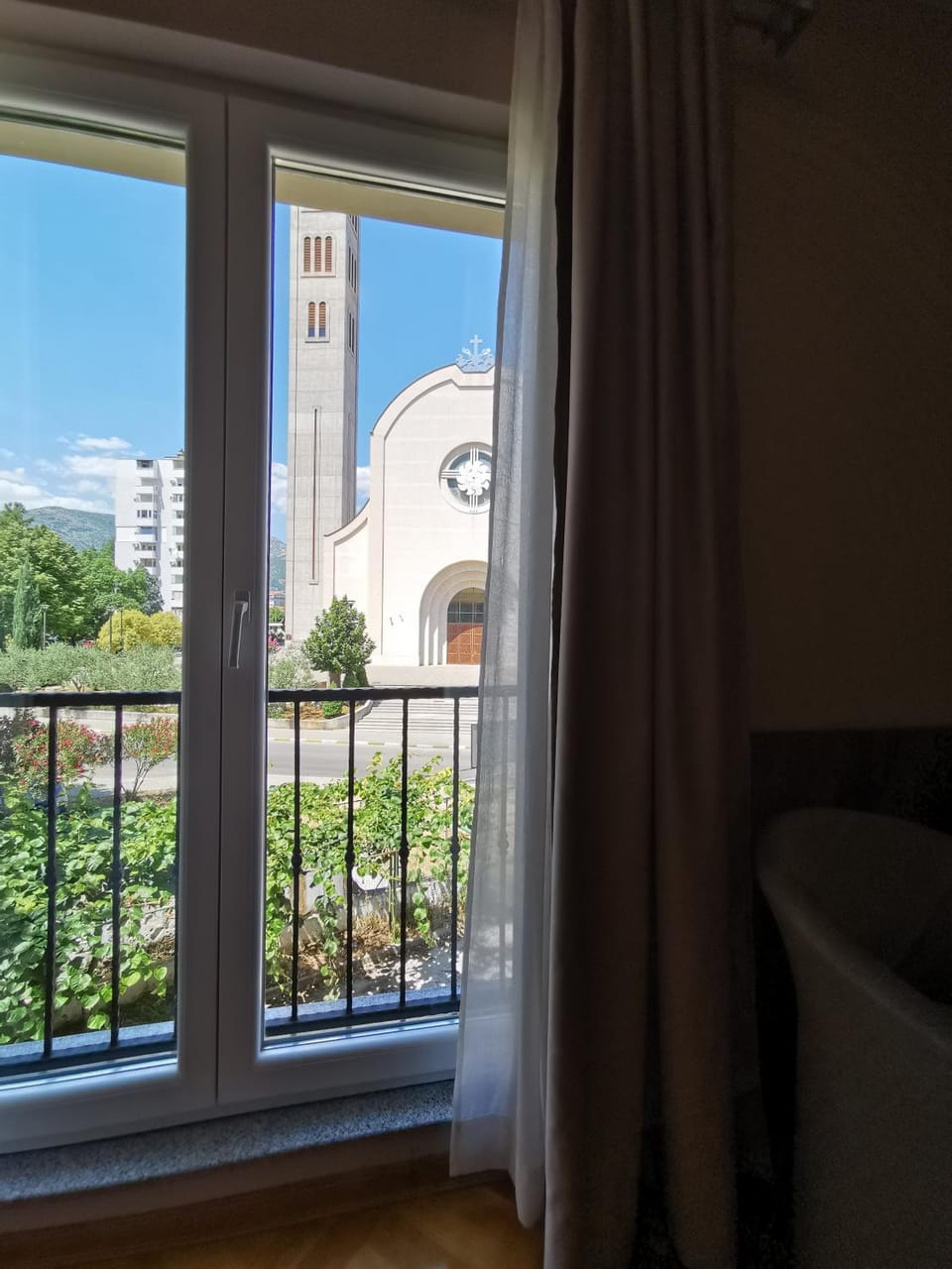 Nearby landmark, Street view