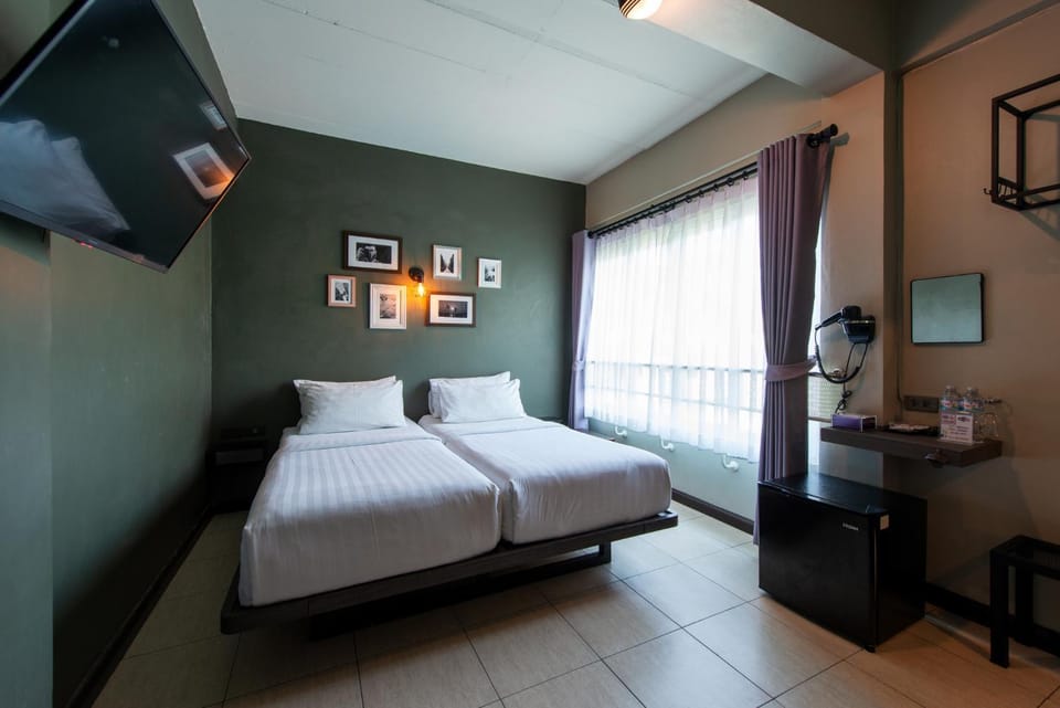 Photo of the whole room, Bedroom