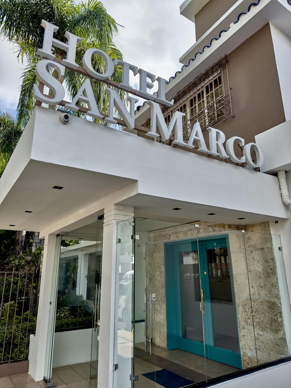 Facade/entrance