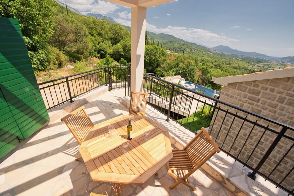 Patio, Spring, Day, Natural landscape, View (from property/room), Balcony/Terrace, Dining area, Mountain view