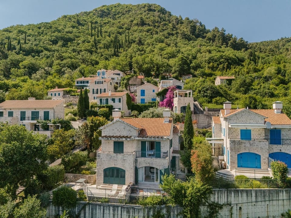 Property building, Day, Neighbourhood, Natural landscape, Bird's eye view, City view, Mountain view, Street view