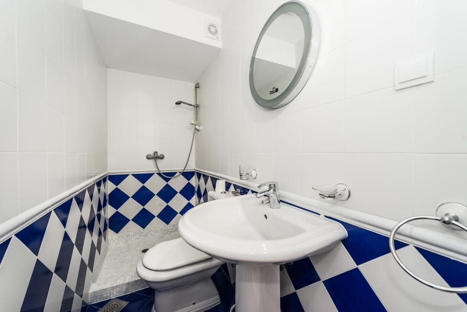 Shower, Bathroom, towels