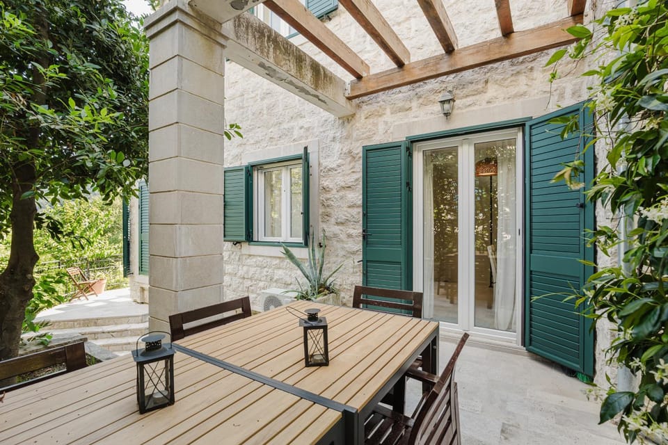 Property building, Patio, Day, Garden, View (from property/room), Balcony/Terrace, Dining area, Garden view