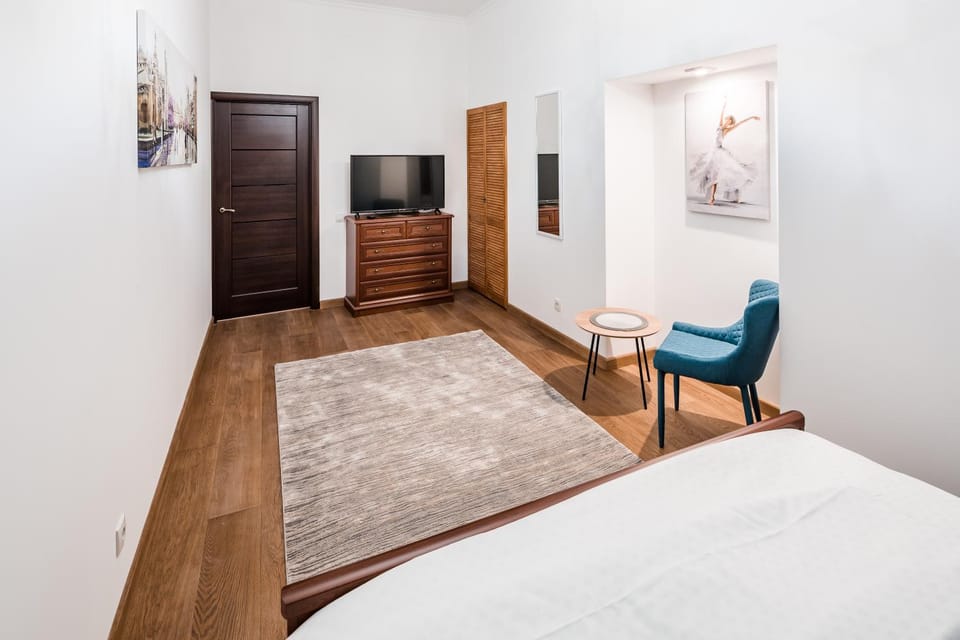 TV and multimedia, Photo of the whole room, Bedroom