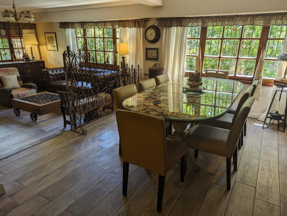 Restaurant/places to eat, Dining area