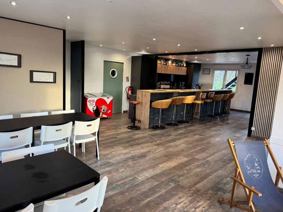 Property building, Restaurant/places to eat