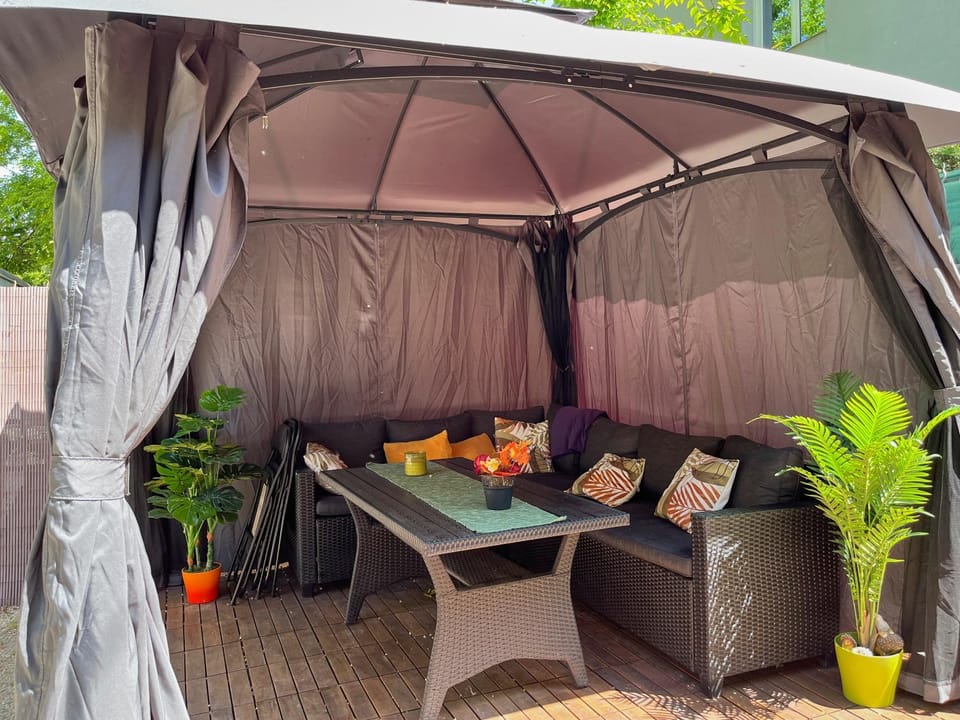 Balcony/Terrace, Dining area