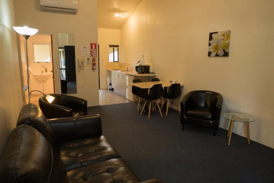 Captains Quarters Motor Inn Motel in Cambridge