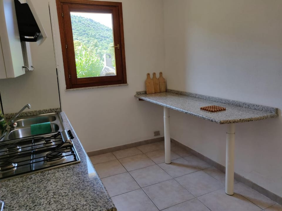 Kitchen or kitchenette, pet friendly, stove