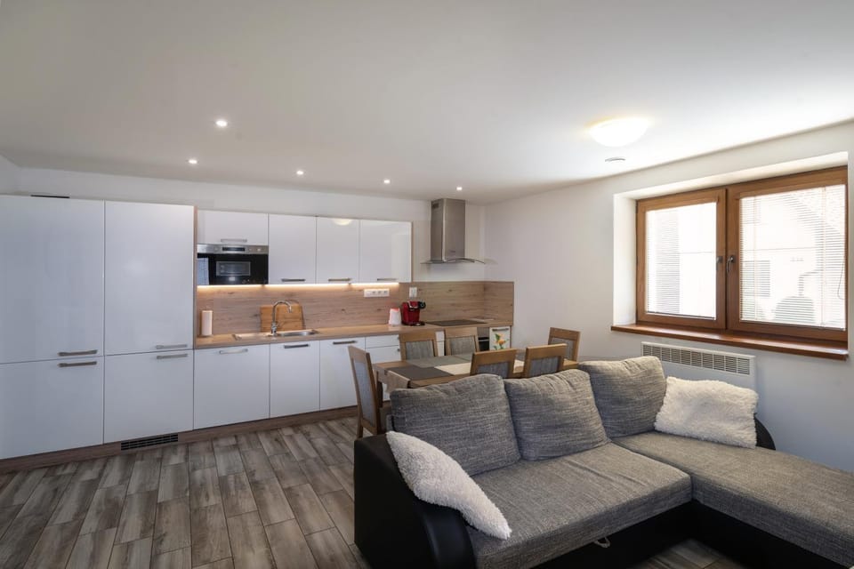 Kitchen or kitchenette, Living room