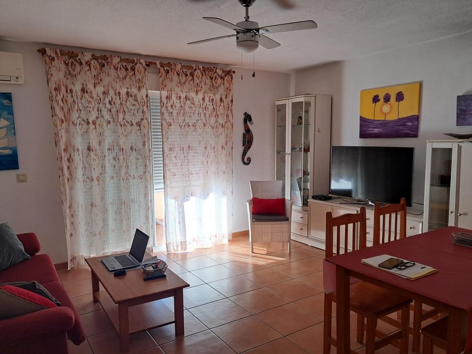 AMPLIO Y AGRADABLE APARTAMENTO WIFI GRATIS Apartment in Axarquía