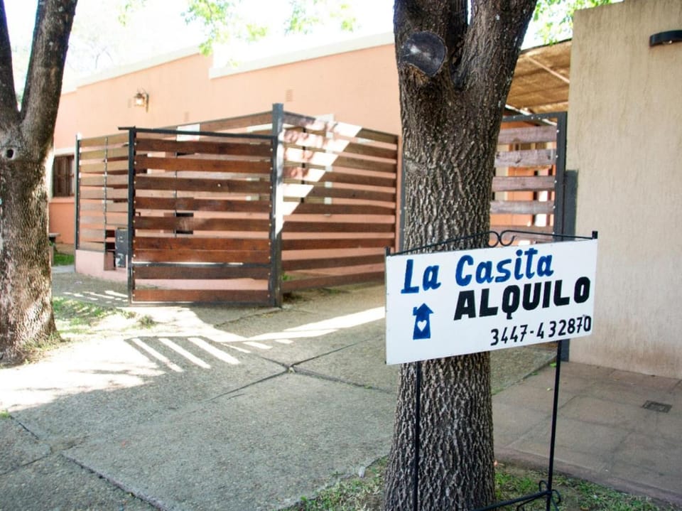 La casita uno y dos House in Colón