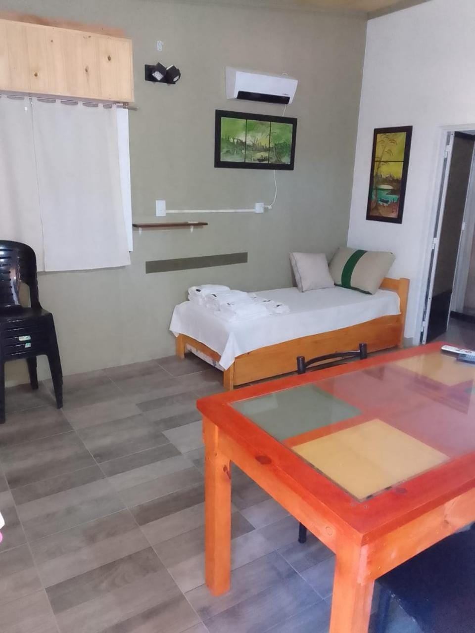 Bed, TV and multimedia, Photo of the whole room