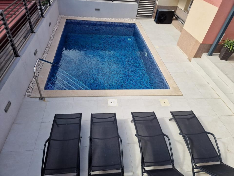 Patio, Swimming pool, sunbed