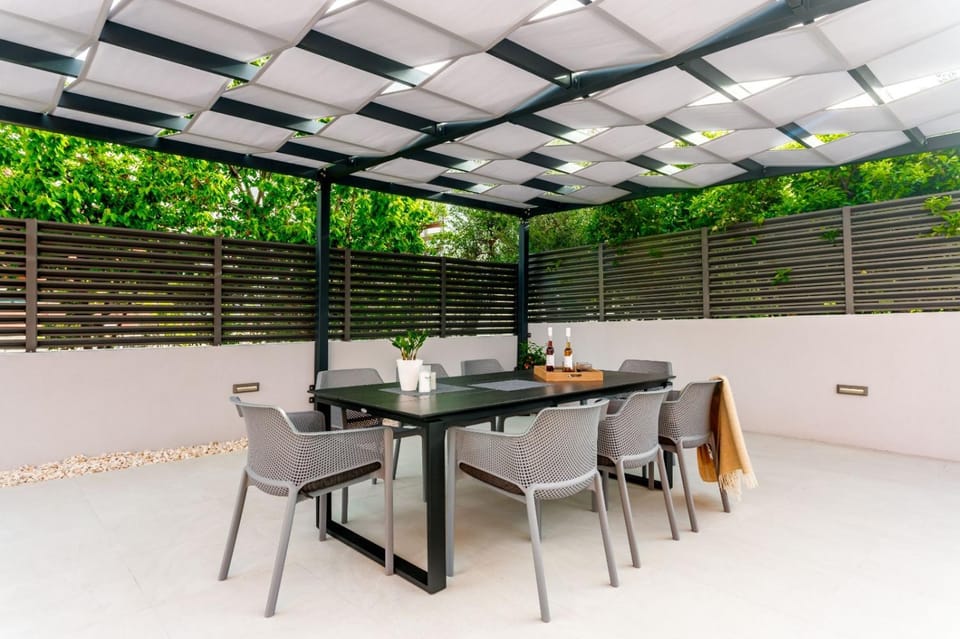 Garden, Seating area, Garden view