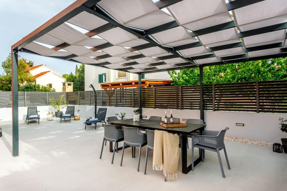 Garden, Seating area, Inner courtyard view