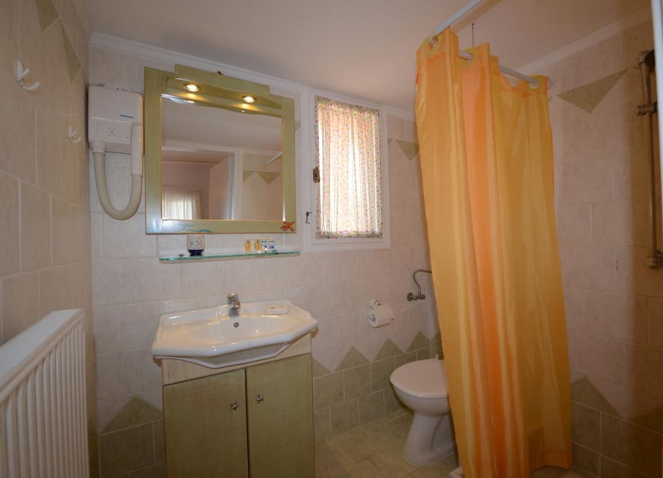 Shower, Bathroom, Internal: Not applicable to any particular room