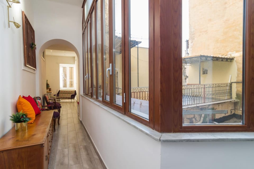 Facade/entrance, Balcony/Terrace