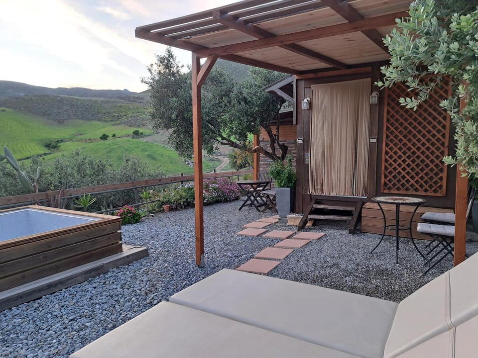 Patio, Garden, View (from property/room), Mountain view, sunbed
