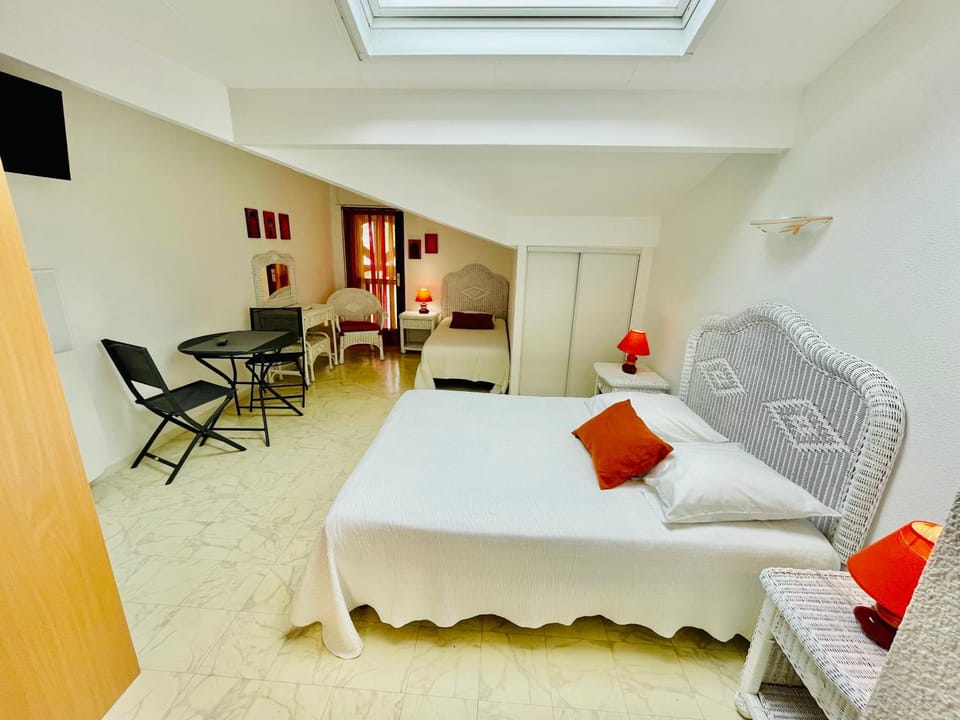 Bed, View (from property/room), Kitchen or kitchenette