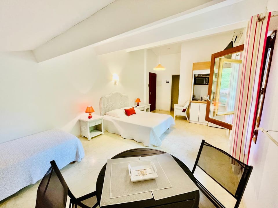 Bed, View (from property/room), Kitchen or kitchenette