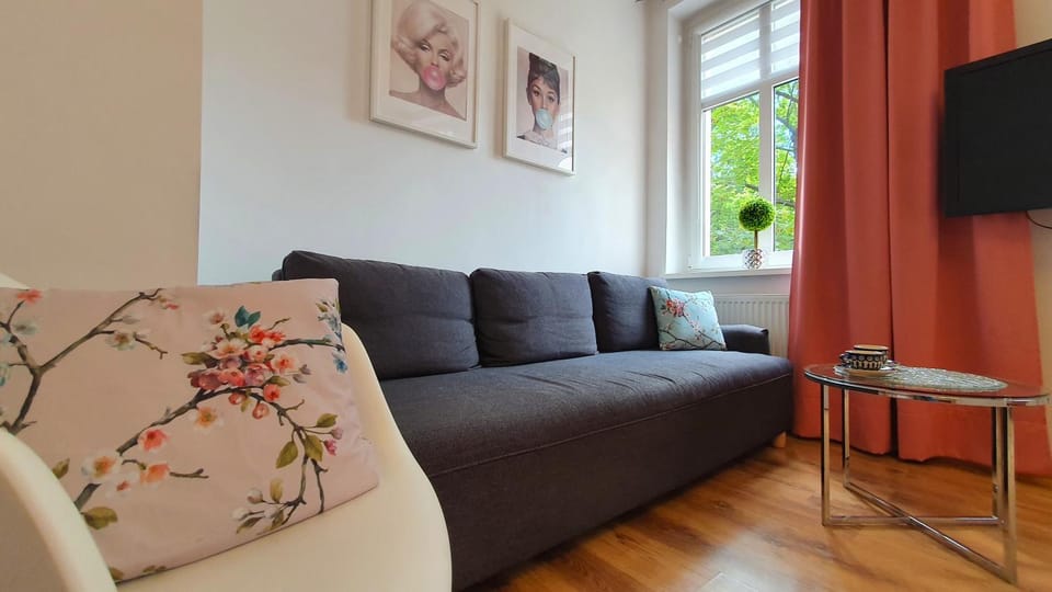 Apartament Przy Starówce - Bella - 2 Osobne Sypialnie, 2 Separate Bedrooms in Old Town - Main Square, Amazing View, Top Location! Apartment in Lower Silesian Voivodeship