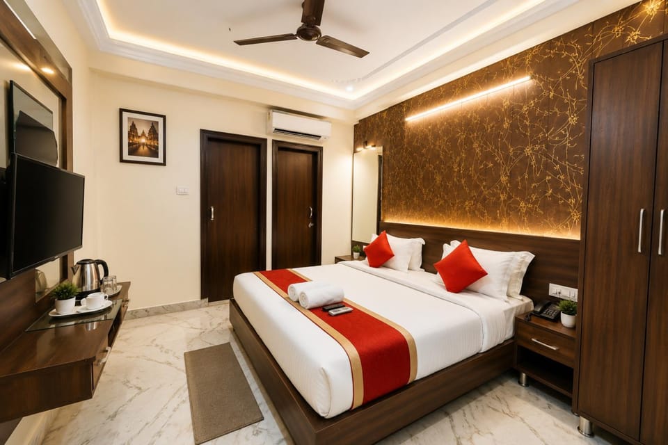 Communal lounge/ TV room, Bed, TV and multimedia, Photo of the whole room, Evening entertainment, Bedroom, fireplace, wardrobe