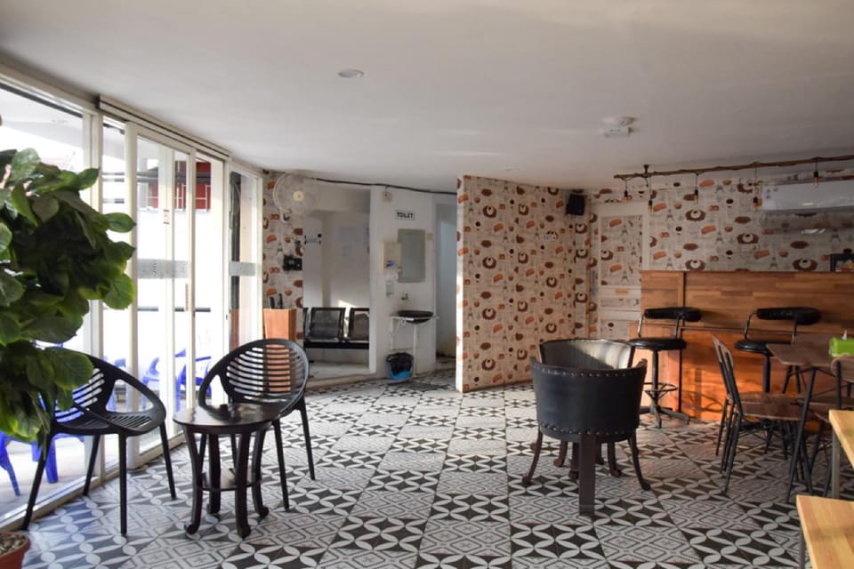 Living room, Lobby or reception, Seating area, Dining area